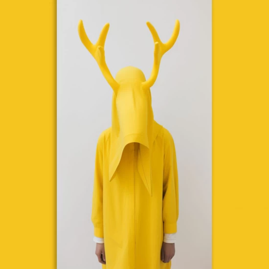 Yellow coat - Πίνακας σε καμβά